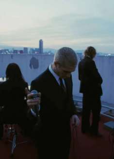 追着夕阳搞摇滚，网红乐队「顶楼 Live」