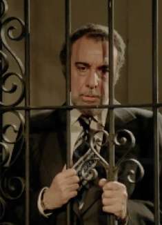 女孩当丈夫面侍奉其他男人，只用一个动作，就让富豪抓心挠肝