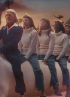 顶级创意脑洞，10 个人同骑一匹马