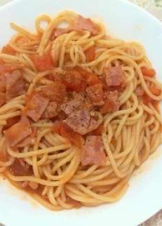 自己做超级简单的番茄培根意面，好吃又简单，赶快吃起来