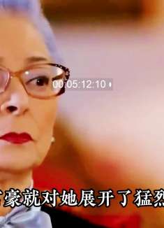 单亲妈妈坐飞机，但孩子却哭个不停