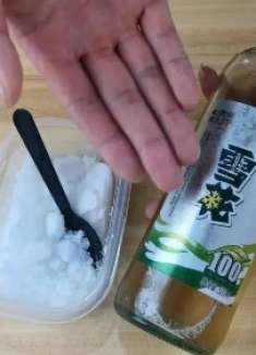 食盐和啤酒混在一起，作用别提多厉害，解决家家困扰的大烦恼！