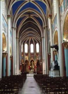 法式浪漫：美丽的餐厅和鲜花盛开的教堂