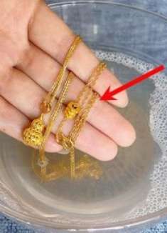 金首饰戴1个月就很脏，教你一招，几分钟变得干净锃亮，记得试试