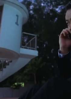 暗战：刘青云背着一袋钱跑了一天，最后实在受不了，直接把钱扔了