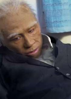 80岁老人每天脱皮，脱一次就年轻10岁