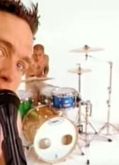 三男裸奔？Blink-182 经典朋克 What's My Age Again?