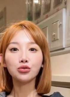 美女蹭饭竟带土豆，物业经理神吐槽：车位都是画的