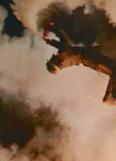 与消防员共舞的 MV：「Magenta Riddim」