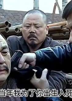 孪生兄弟互换身份逃狱，哥哥出去后到处杀人放火，被警察发现