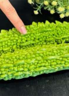 炒苦瓜，直接放油炒是大错！教你饭店不外传的技巧，清脆爽口好吃