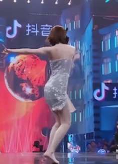 我的妈呀！赵露思这支舞惊艳了多少男星，丝滑撩人的舞姿，太勾魂