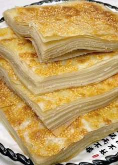 千层饼怎样做如书页般层次分明？掌握正确烫面技巧，百分百成功！