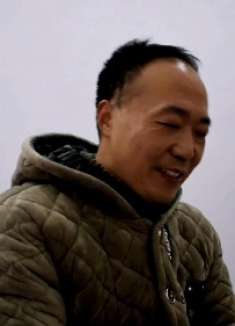 孩子越看越不像自己，爸爸拿一根头发做亲子鉴定，结果一家全乱套