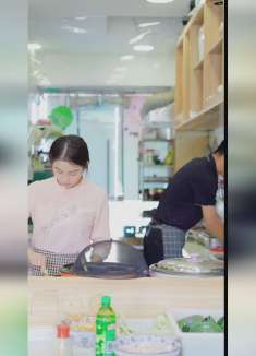 真正的爱情要经得住岁月的考验，一生漫长，慢慢体会