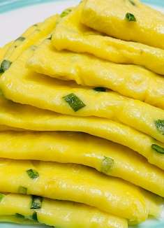 鸡蛋水饼懒人做法，柔软又筋道，60秒就能做一锅，出锅就被抢光了