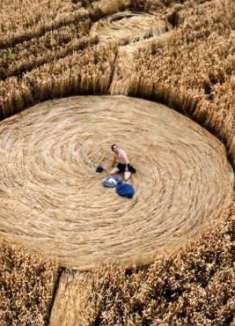 一夜之间众多标记留在地球，邪恶的外星人隐匿其中