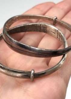 不管银手镯有多黑，只需简单泡一泡，银首饰洁净锃亮，简单又好用