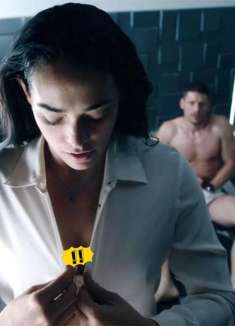 一男一女被困电梯80个小时，逃出来后就删除监控录像