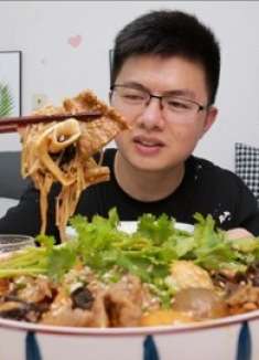 麻辣烫的好朋友“冒菜”,大口吃着真香,再配碗米饭爽歪歪