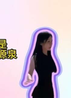 美女带父母海边度假，老爸见沙变悟空撒欢，太阳：你给我老实点！