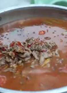 苗大姐一牛三吃，讲述生娃过程，听着都觉得痛，辣与不辣都有