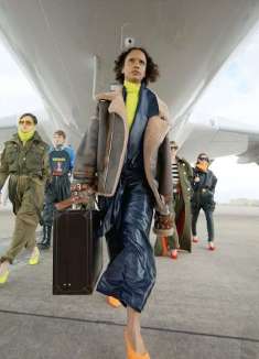 Balmain 秋冬机场大秀，前卫宇宙逃生概念