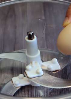 把鸡蛋放进绞肉机里，立刻变美食，吃出了肉的口感，全家人都爱吃