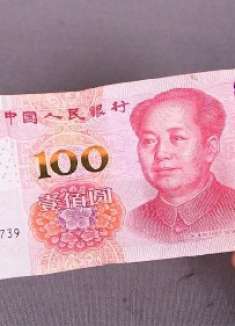 火车站一旦遇见“撕钱角”，大家千万要留心，被套路的人还不少