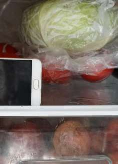 冰箱里放一个手机，帮自己省了不少钱，看完赶紧把手机放进冰箱