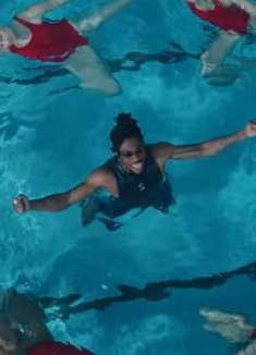 关于「游泳池」的想象，总是很浪漫