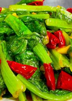 炒油麦菜时，切记别直接下锅炒，教你一招，脆嫩入味，营养不流失