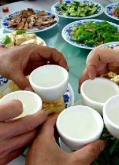 和领导参加饭局，酒可以多喝，但这三句话一定不要说！