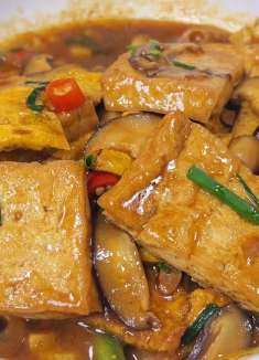 天冷我家最爱的一道香菇豆腐煲，成本不到5块，营养美味好吃下饭