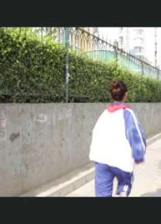 单身狗当街抢劫女学生，世风日下人心不古