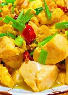 豆腐和鸡蛋一起炒比炖肉都香，柔软滑嫩入口即化，一天三顿吃不腻