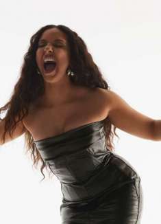 哈哈哈哈！女明星的「魔法中指」