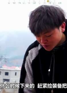 绝地求生真人版：两个人跳一个地方竟然打的这么激烈