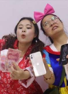 短剧：白雪遇上土豪乞丐，花888元买致富秘籍，结局真逗