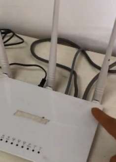 怪不得家里路由器信号差，才知道以前没放对，动一下这里就好了