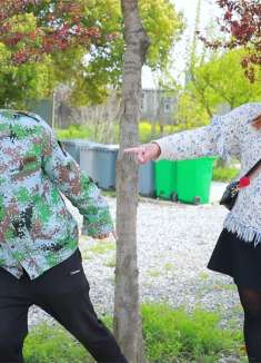 美女去相亲，说出自己的职业后，没想吓得光棍撒腿就跑，过程真逗