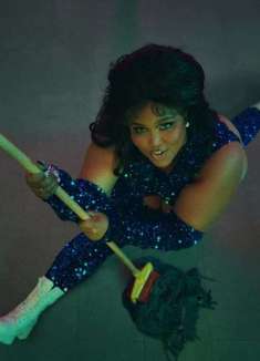 嘻哈音乐MV，Lizzo 带你踹走坏时光