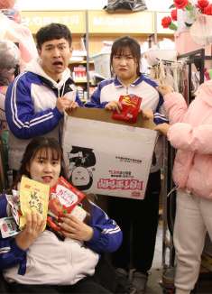 王小九超市狂吃零食不付钱，学渣本以为免费吃，结果却被坑惨了