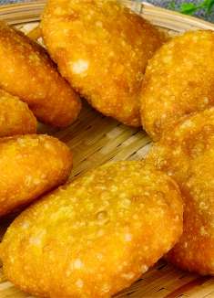 一斤面粉2斤水，教你在家轻松做炸糖糕，金黄酥脆个个空心不流糖