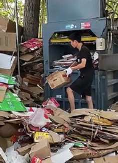 废品回收站发现几百个机密文件