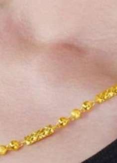 黄金首饰别再这样戴了！立马摘下来，有人不懂咋回事，戴错亏大了