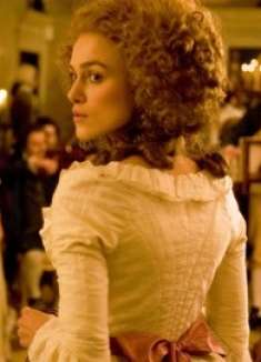 公爵夫人国色天姿，全英国男性都爱她，她却沦为了丈夫的造娃机器