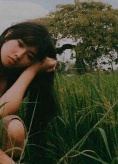 独立摇滚歌手：对爱和友谊力量的反思