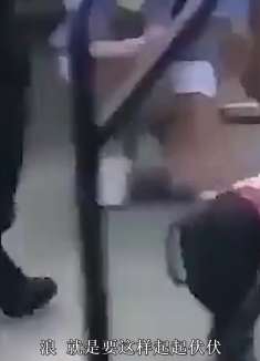 笑抽了!谁还没个完整的童年马蜂窝真好吃