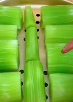 吃莴笋最忌焯水和直接炒了，教你一招，脆嫩爽口，营养也不流失